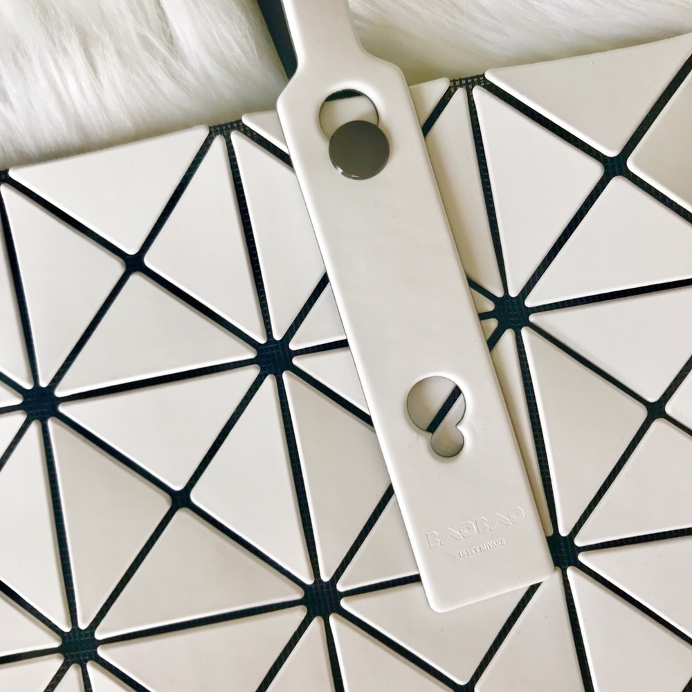 Authentic! Pre-loved ISSEY MIYAKE BAO BAO 6x6 - Picture 3 of 7